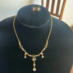 Gold Iridescent Necklace & Earrings‎
